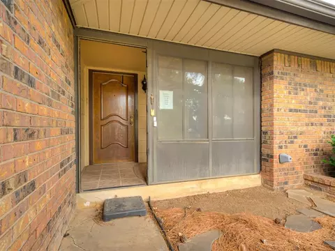813 N Parkview Cir, Oklahoma City, OK 73170