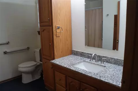Bath - 29871 N 150th St, Wayne, OK 73095 photo 3 of 3