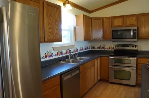 Kitchen - 29871 N 150th St, Wayne, OK 73095 photo 3 of 5