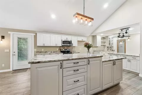 Kitchen - 1025 E Triplett Rd, Guthrie, OK 73044 photo 2 of 7