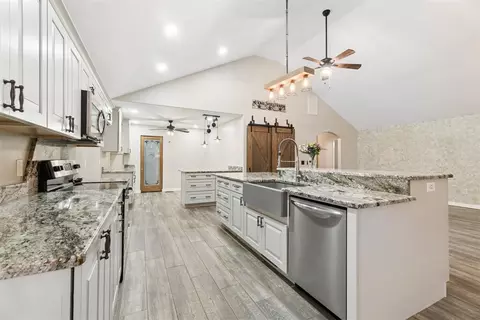 Kitchen - 1025 E Triplett Rd, Guthrie, OK 73044 photo 7 of 7