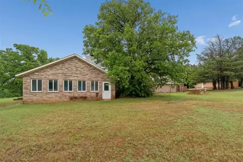 Exterior - 1025 E Triplett Rd, Guthrie, OK 73044 photo 3 of 5