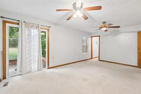 Bedroom - 1025 E Triplett Rd, Guthrie, OK 73044 photo 3 of 7