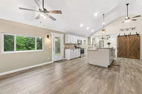 Entry Way - 1025 E Triplett Rd, Guthrie, OK 73044 photo 5 of 6