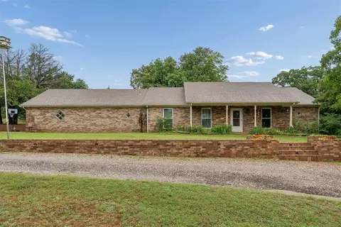 1025 E Triplett Rd, Guthrie, OK 73044