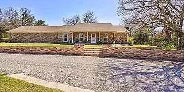 1025 E Triplett Rd, Guthrie, OK 73044