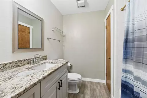 Bath - 1025 E Triplett Rd, Guthrie, OK 73044 photo 1 of 4