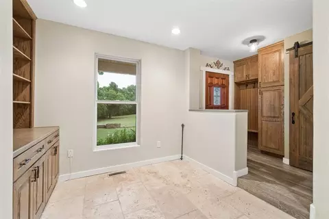 Entry Way - 1025 E Triplett Rd, Guthrie, OK 73044 photo 3 of 6