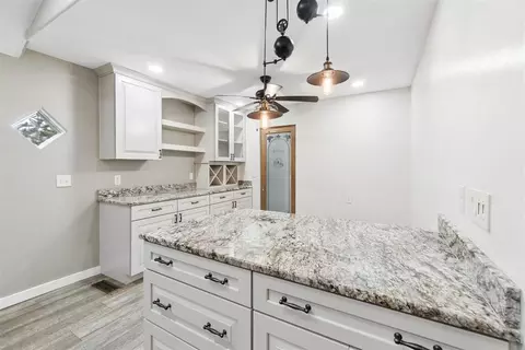 Kitchen - 1025 E Triplett Rd, Guthrie, OK 73044 photo 6 of 7