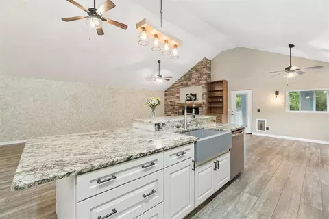 Kitchen - 1025 E Triplett Rd, Guthrie, OK 73044 photo 5 of 7