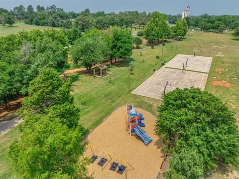View/Area - 20810 Silver St, Harrah, OK 73045 photo 10 of 11