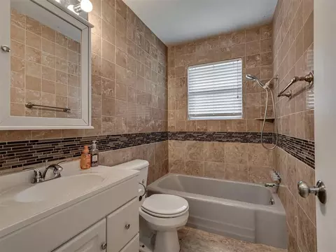 Bath - 20810 Silver St, Harrah, OK 73045 photo 3 of 3