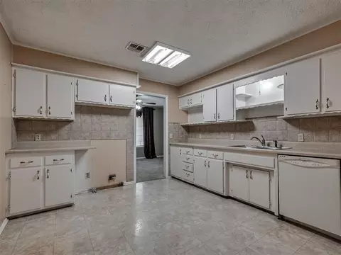 Kitchen - 20810 Silver St, Harrah, OK 73045 photo 3 of 3