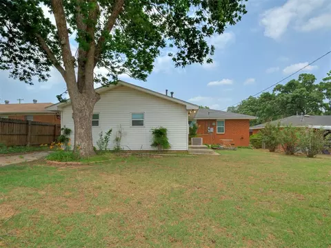 Exterior - 20810 Silver St, Harrah, OK 73045 photo 7 of 8