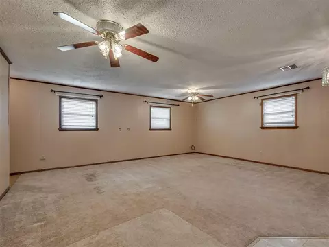 Living - 20810 Silver St, Harrah, OK 73045 photo 4 of 6