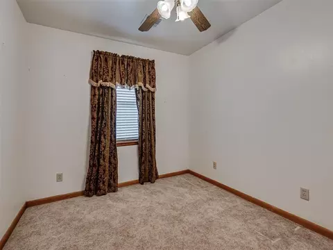 Bedroom - 20810 Silver St, Harrah, OK 73045 photo 7 of 9
