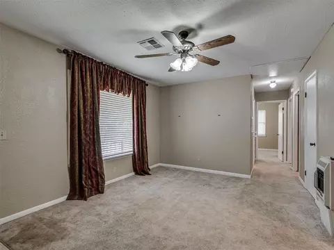 Living - 20810 Silver St, Harrah, OK 73045 photo 2 of 6