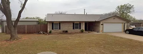 100 Sandy Ln, Elk City, OK 73644