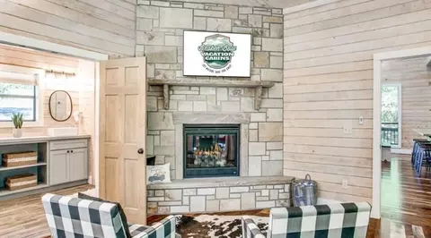 Living - 384 Eagle Mountain Trl, Broken Bow, OK 74728 photo 3 of 3