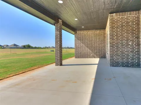Exterior - 1113 Jaden Blvd, Tuttle, OK 73089 photo 4 of 5