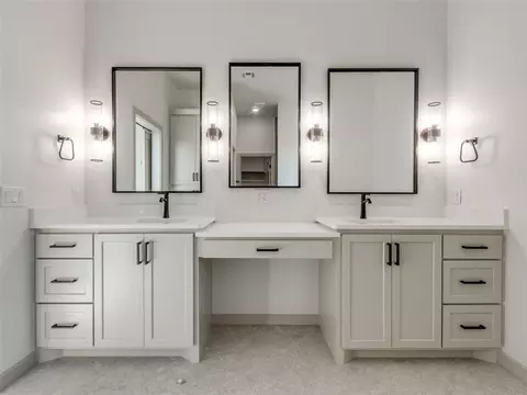 Bath - 1113 Jaden Blvd, Tuttle, OK 73089 photo 1 of 12