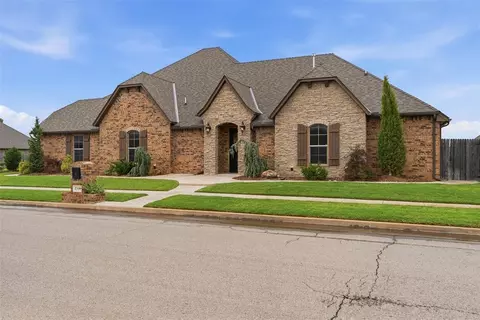 4109 Acoma Dr, Moore, OK 73160