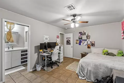 Bedroom - 830 Douglas Dr, Norman, OK 73069 photo 6 of 9
