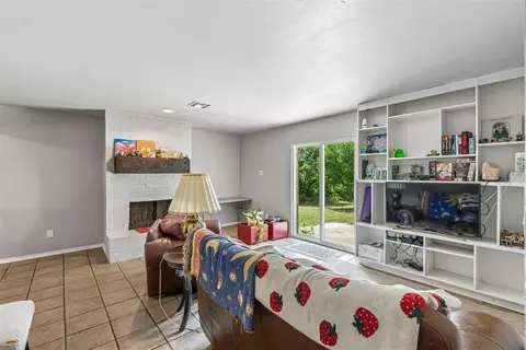 Living - 830 Douglas Dr, Norman, OK 73069 photo 1 of 2