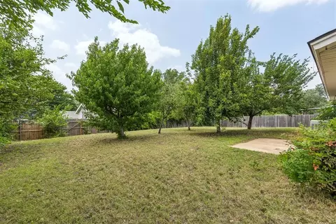 Exterior - 830 Douglas Dr, Norman, OK 73069 photo 4 of 9