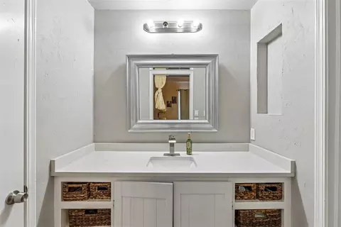 Bath - 830 Douglas Dr, Norman, OK 73069 photo 3 of 4
