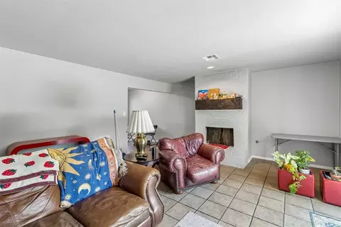 Living - 830 Douglas Dr, Norman, OK 73069 photo 2 of 2