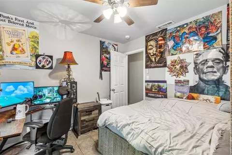 Bedroom - 830 Douglas Dr, Norman, OK 73069 photo 2 of 9