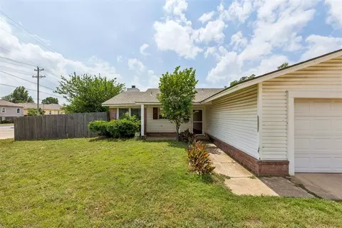 Exterior - 830 Douglas Dr, Norman, OK 73069 photo 2 of 9