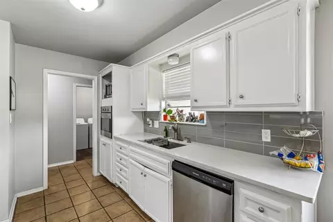 Kitchen - 830 Douglas Dr, Norman, OK 73069 photo 2 of 5