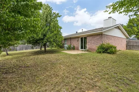 Exterior - 830 Douglas Dr, Norman, OK 73069 photo 5 of 9