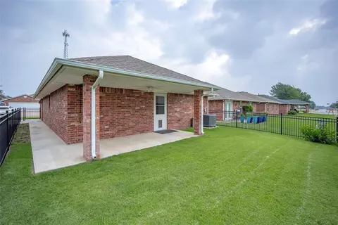 Exterior - 312 Golden Ter, Tuttle, OK 73089 photo 7 of 10