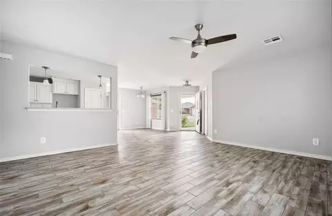 Living - 312 Golden Ter, Tuttle, OK 73089 photo 1 of 3