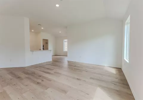 Living - 401 Silas Dr, Tuttle, OK 73089 photo 2 of 2