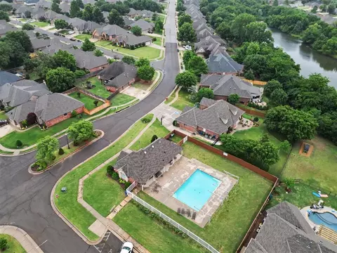 View/Area - 1901 Apache Trl, Edmond, OK 73003 photo 3 of 4