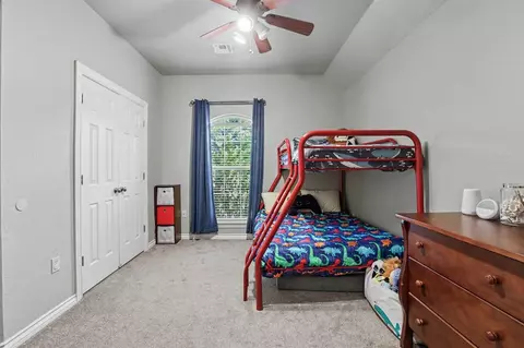 Bedroom - 1901 Apache Trl, Edmond, OK 73003 photo 4 of 6
