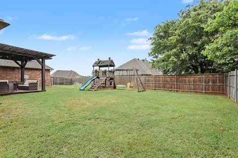 Exterior - 1901 Apache Trl, Edmond, OK 73003 photo 5 of 6