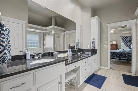 Bath - 1901 Apache Trl, Edmond, OK 73003 photo 1 of 5