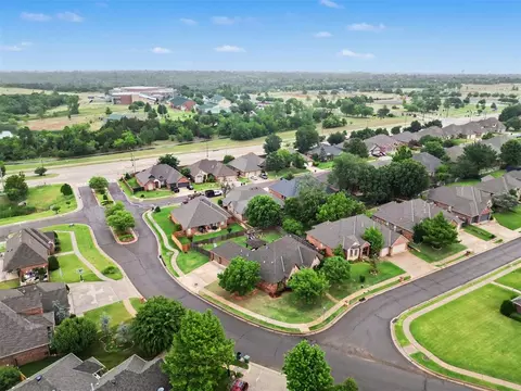 View/Area - 1901 Apache Trl, Edmond, OK 73003 photo 4 of 4