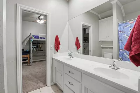 Bath - 1901 Apache Trl, Edmond, OK 73003 photo 4 of 5