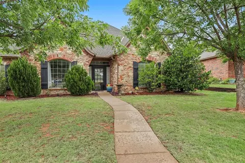 Exterior - 1901 Apache Trl, Edmond, OK 73003 photo 2 of 6
