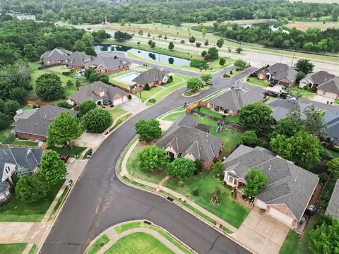 View/Area - 1901 Apache Trl, Edmond, OK 73003 photo 2 of 4