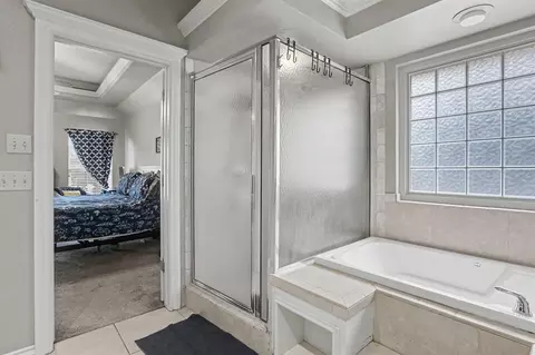 Bath - 1901 Apache Trl, Edmond, OK 73003 photo 2 of 5