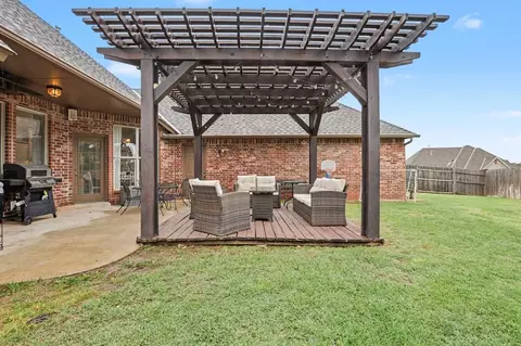 Exterior - 1901 Apache Trl, Edmond, OK 73003 photo 3 of 6