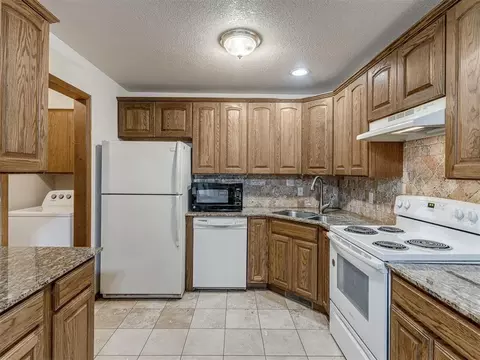 2102 Oak Forest Dr, Norman, OK 73071 photo 13