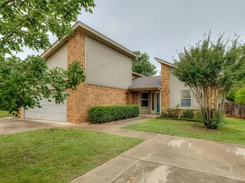 2102 Oak Forest Dr, Norman, OK 73071